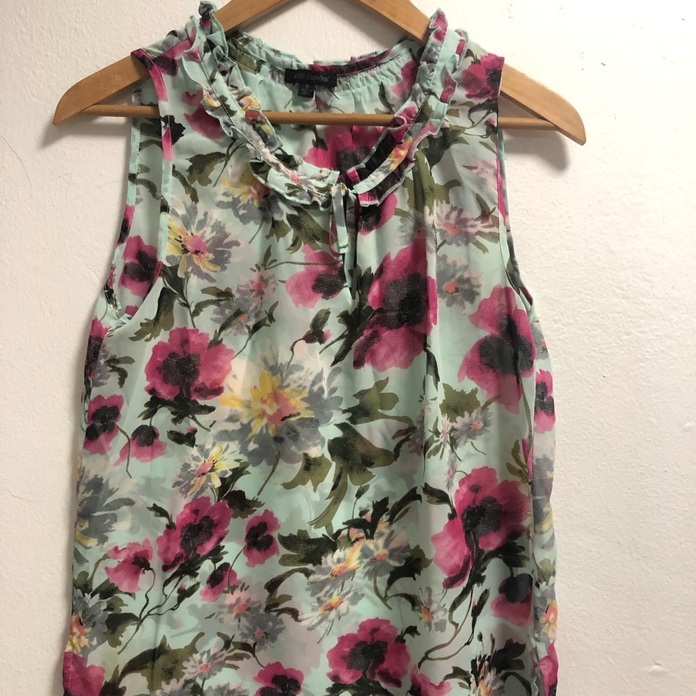 Sleeveless flowers printed top